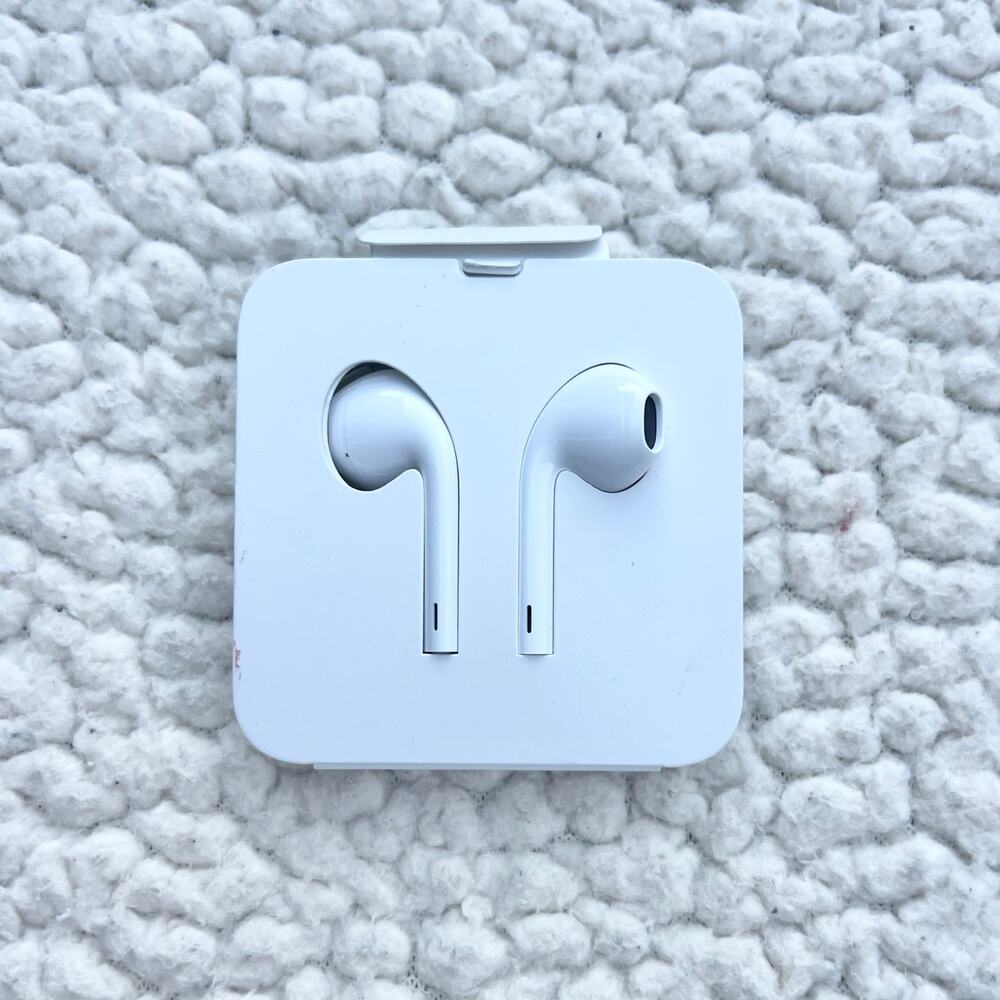 Apple EarPods Wired Earphones (Lightning)